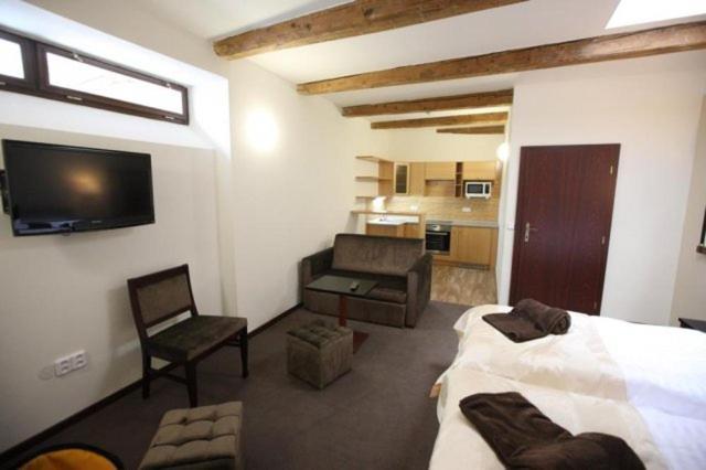 Hotel & Apartments U Cerneho Orla Trebic Quarto foto