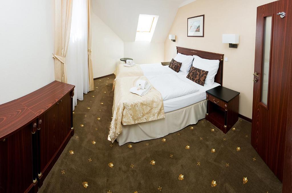 Hotel & Apartments U Cerneho Orla Trebic Quarto foto