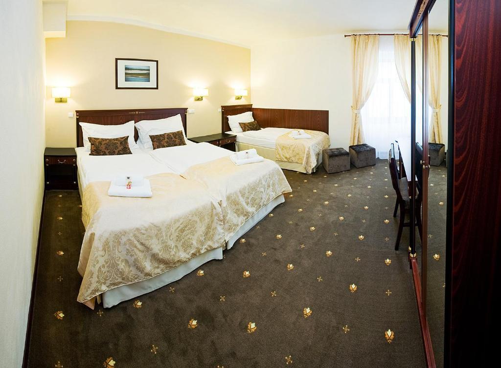 Hotel & Apartments U Cerneho Orla Trebic Quarto foto
