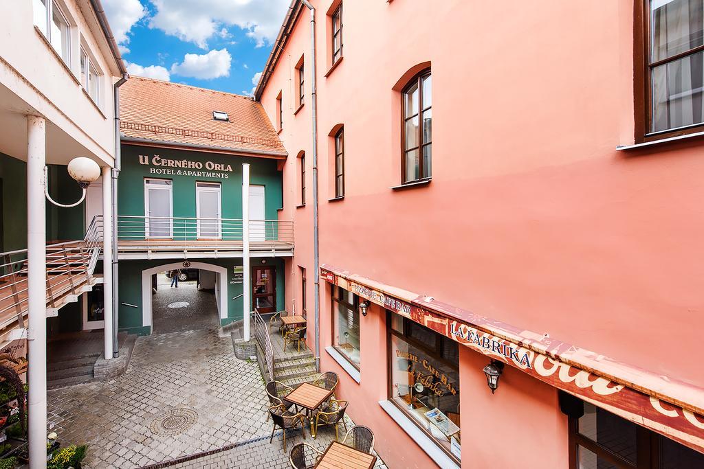Hotel & Apartments U Cerneho Orla Trebic Exterior foto
