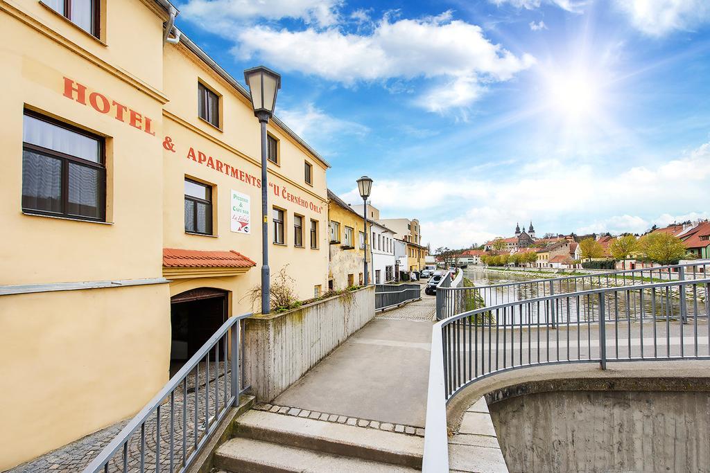 Hotel & Apartments U Cerneho Orla Trebic Exterior foto