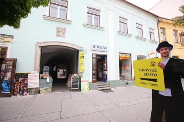 Hotel & Apartments U Cerneho Orla Trebic Exterior foto